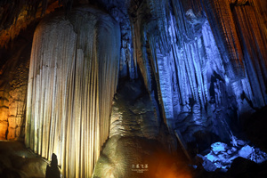 Cascada gigante de la Cueva Furong