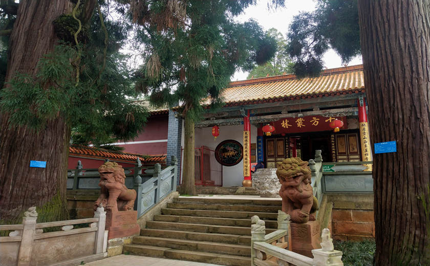 puerta del Templo Qiongzhu