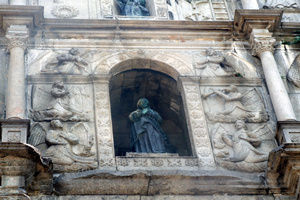 Estatua de Madre de Dios de las Ruinas de la Catedral de San Pablo