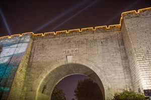 paisaje nocturno de la Puerta de Zhonghua
