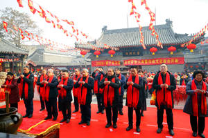 ceremonia de ofrenda en el Palacio de Tin Hau