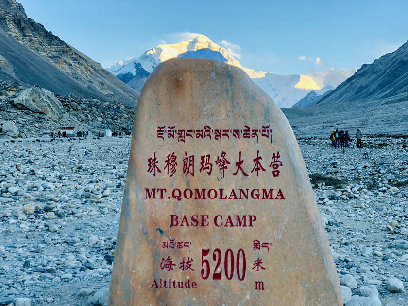 monumento de 5,200 metros de altura del Campamento Base del Everest