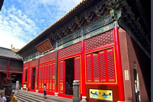El Salón de Daxiong del Templo Budista Guiyuan