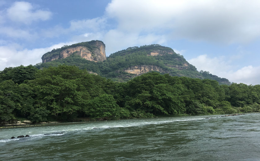 lugar de hacer canotaje de la Montaña de Wuyi