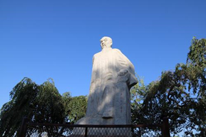  Estatua Conmemorativa de Lin Zexu del Parque de la Colina Roja