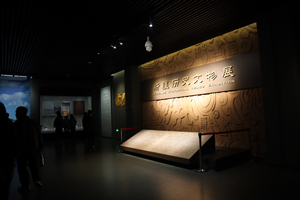 exhibición de antiguas reliquias históricas del Museo de Xinjiang