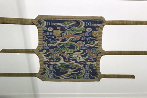 protector de brazos de brocado del Museo de Xinjiang