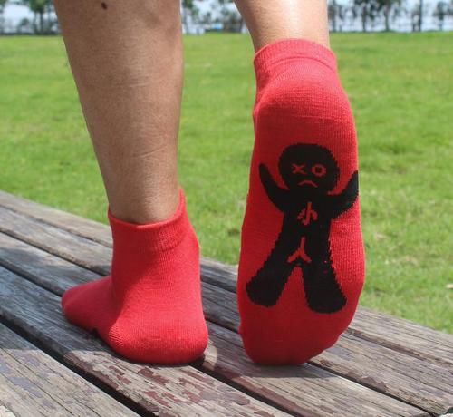 llevar calcetines rojos para evitar los malos para el año de nacimiento del zodiaco