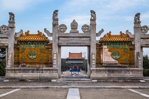 Dragon and Phoenix Gate， Ming Tombs