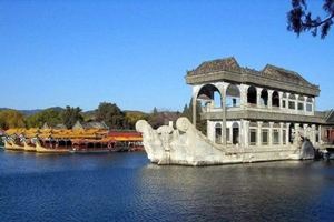 Clear and Peaceful Boat， the Summer Palace