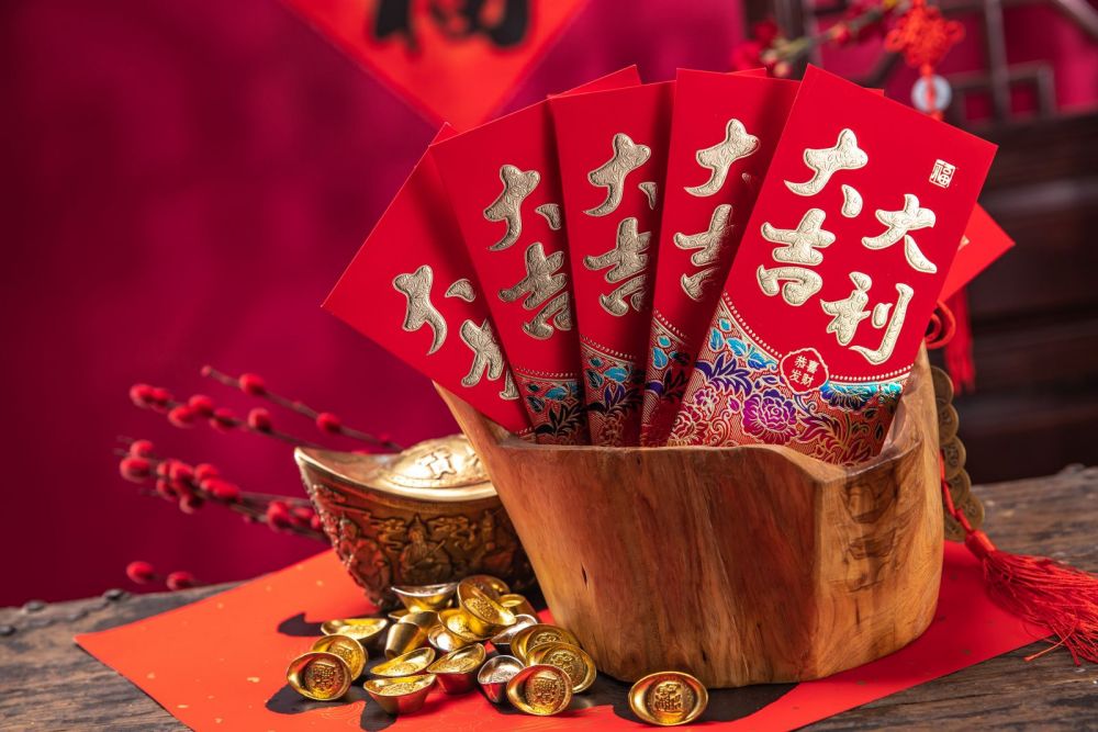 Gold Coins and Hongbao，Interesting Facts about Red Envelopes