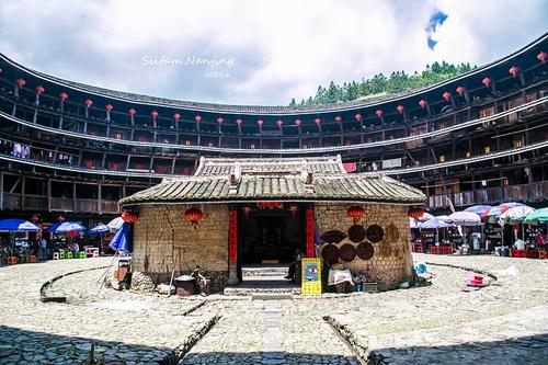 The Inside View of the Tulou，Tianluokeng Tulou Cluster