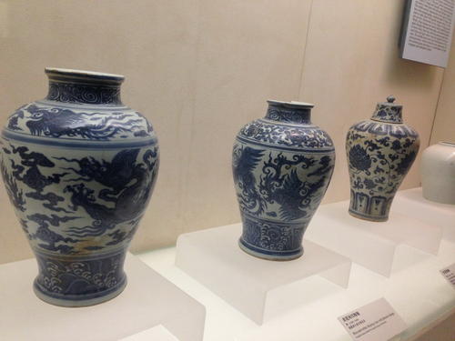 Blue and White Plum Vase，Hubei Provincial Museum