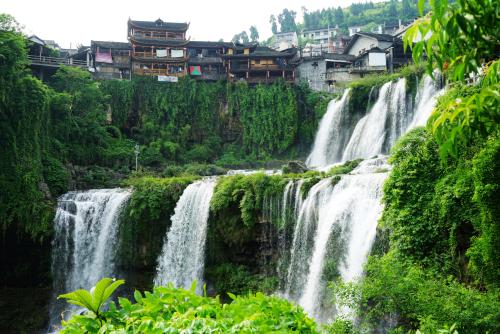The Waterfall，The Furong Town