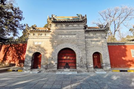 The Main Entrance，Xingjiao Temple