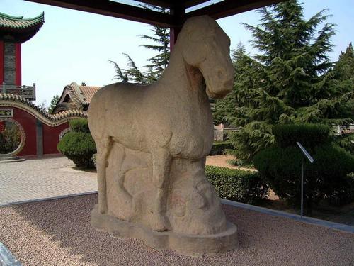 Stone Warhorse，Maoling Mausoleum