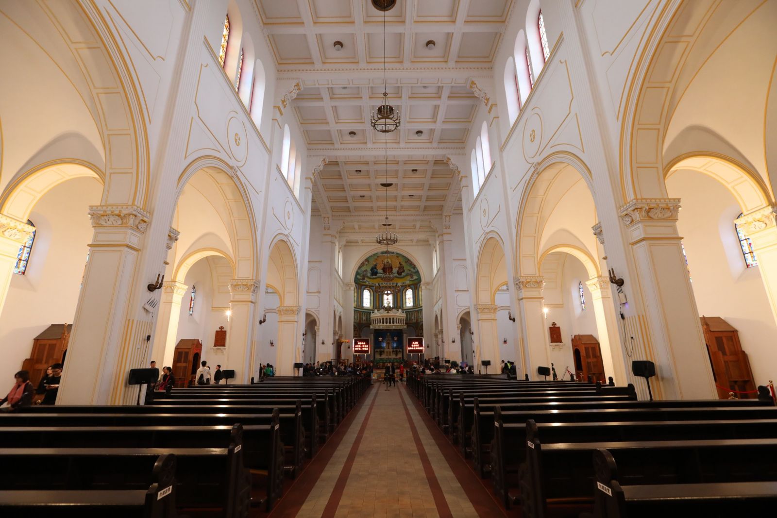 The Inside View，St. Michael’s Cathedral