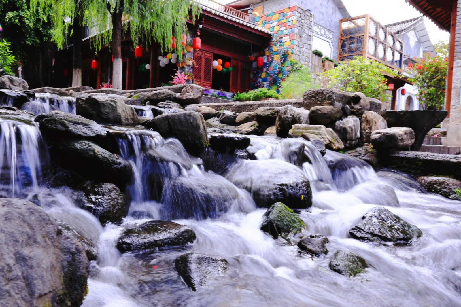 A Flowing Stream, Dali Old Town