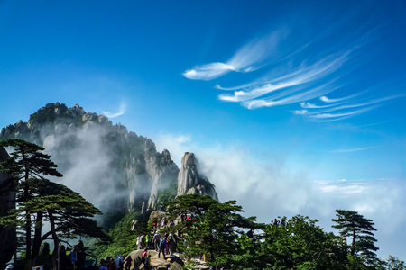 Tour Cina Annuale con Visita alle Montagne Gialle il Triangolo d'Oro