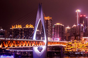 Ponte Qiansimen di notte