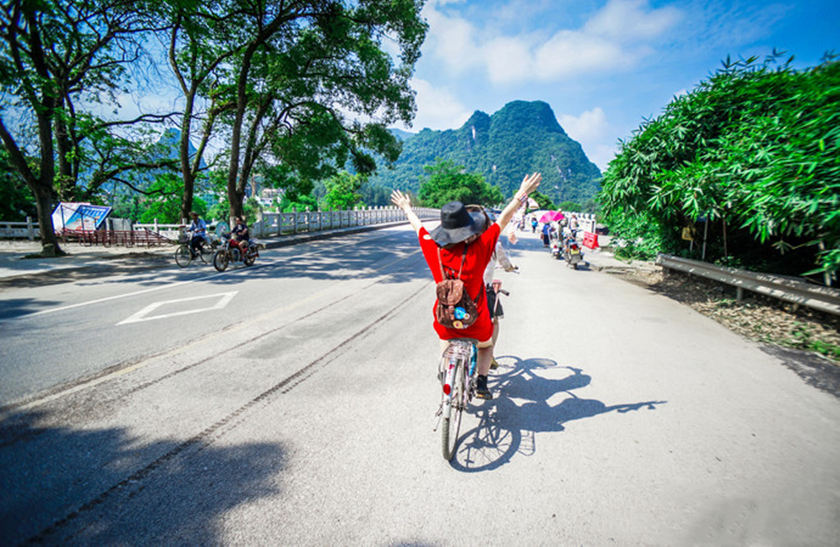 Fare un giro in bici nella Zona Panoramica della Galleria delle dieci miglia di Yangshuo