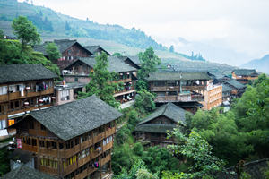 Abitazioni allo stile architettonico tradizionale Zhuang nel Villaggio di Ping'an