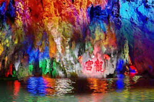 Interno delle Grotte di Longgong.jpg