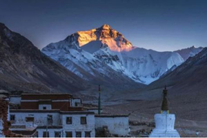 Monte Everest che si vede dal tempio del Rongbuk