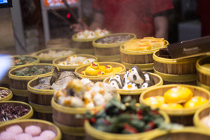 Street food venduti nella zona Tianzifang Shanghai