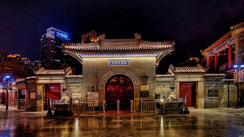 Palazzo Tianhou di Tianjin di notte.jpg