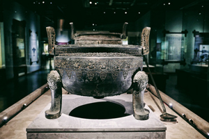 Treppiede in bronzo del Museo Provinciale dell’Hubei