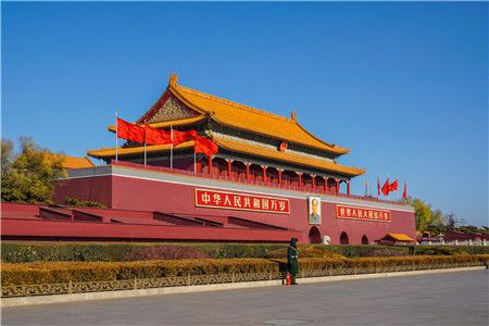 Beijing Central City Tour with Hutong Family Visit and Rickshaw