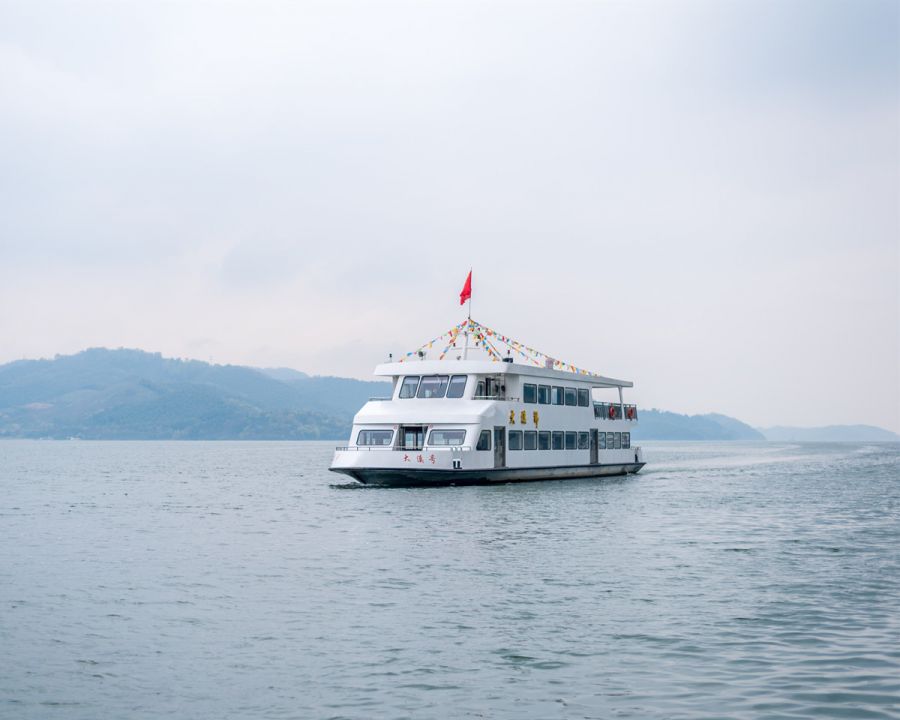 Upstream Yangtze River Cruise Tour from Shanghai